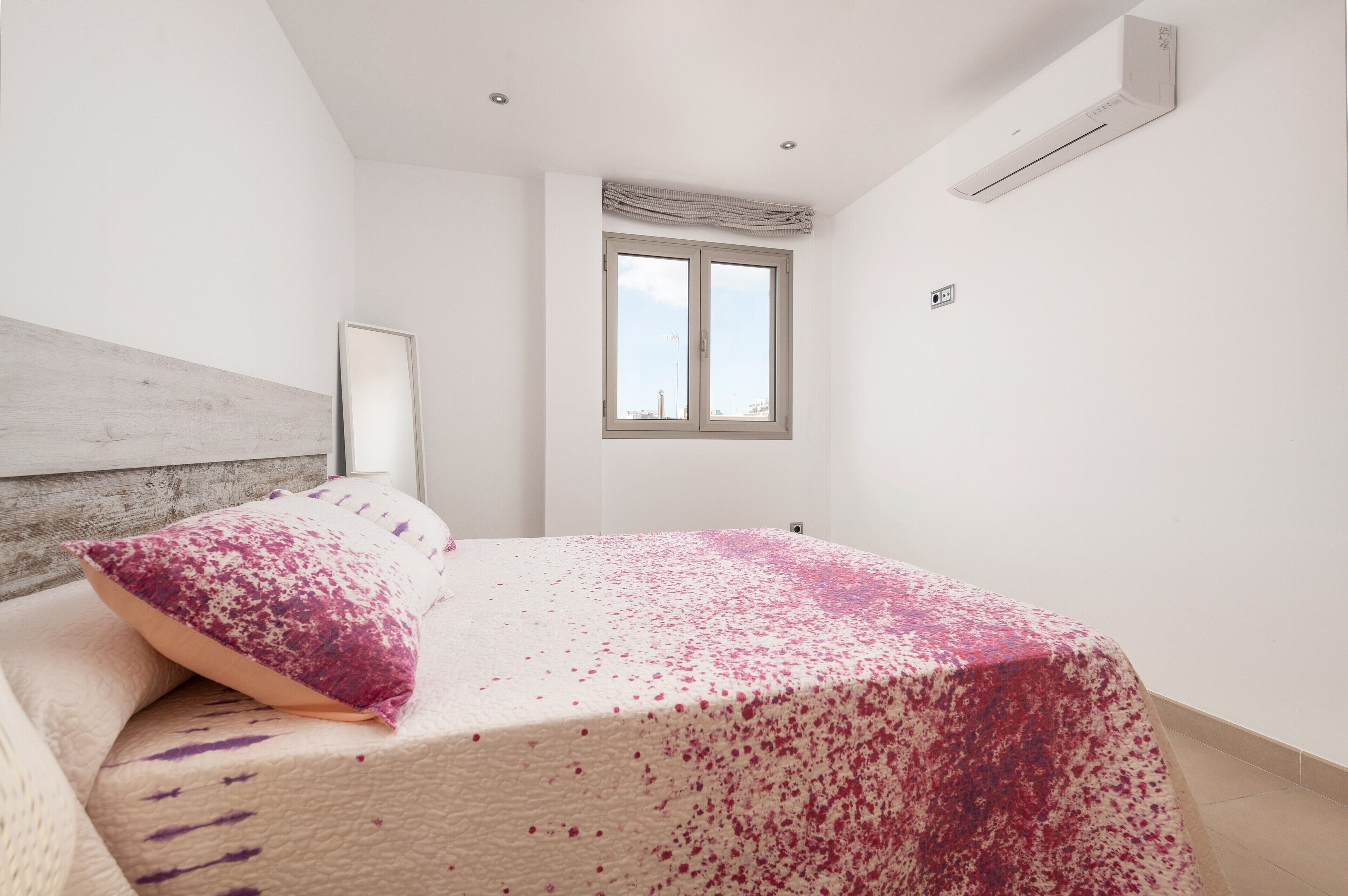 2 slaapkamers, een strijkplank/strijkijzer, gratis wifi, beddengoed