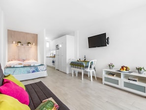 Iron/ironing board, free Internet, bed sheets