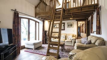 Ferienhaus (4 Bedrooms) | Wohnbereich | 40-Zoll-Flachbildfernseher mit Digitalempfang, Fernseher