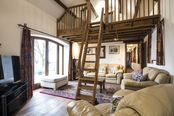 Cottage (4 Bedrooms) | Living area | 40-inch flat-screen TV with digital channels, TV