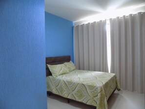 4 عدّة غرف نوم ومكتب وواي فاي مجانًا وملاءات أسرّة