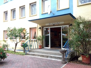 Property entrance - Hotel Bertramshof (Wismar)