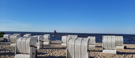 Una spiaggia nelle vicinanze