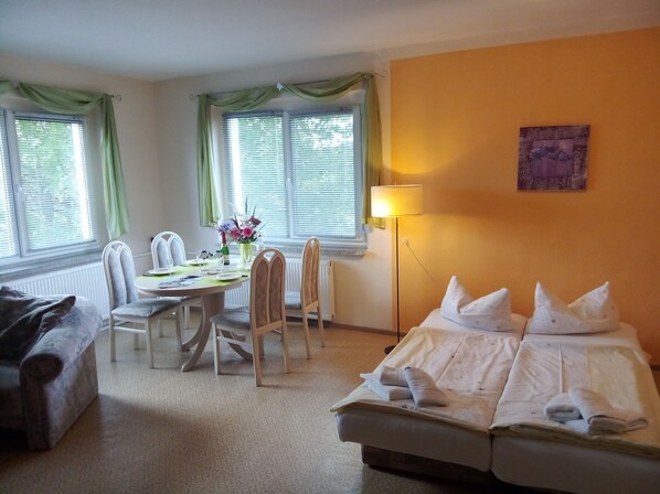 2 bedrooms, bed sheets - Apartment Marina (top left) - Holiday home on the Szczecin Lagoon (Mönkebude)