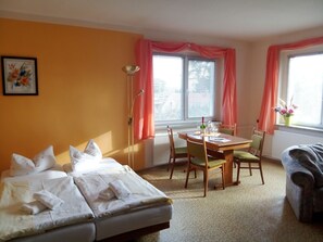 2 bedrooms, travel cot, bed sheets - FeWo Simone ( top right) - Ostalgiehaus - Holiday home on the Szczecin Lagoon (Mönkebude)