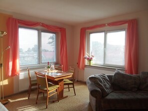 TV - FeWo Simone ( top right) - Ostalgiehaus - Holiday home on the Szczecin Lagoon (Mönkebude)