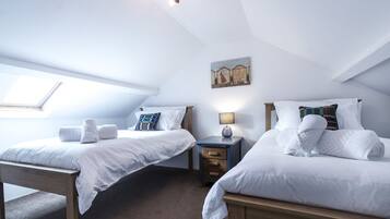 Cottage (2 Bedrooms) | 2 bedrooms, iron/ironing board, free WiFi, bed sheets