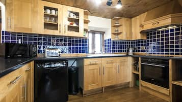 Cottage (2 Bedrooms) | Private kitchen