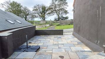 Cottage (2 Bedrooms) | Terrace/patio