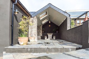 Cottage (2 Bedrooms) | Courtyard view - Foxglove - Luxurious Barn Conversion (Haverfordwest)