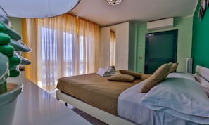 5 habitaciones, tabla de planchar con plancha y wifi gratis