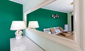 5 bedrooms, iron/ironing board, free WiFi, bed sheets