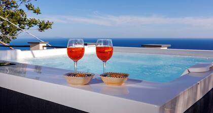 Villa Le Porpore between Positano and Amalfi, with an enchanting sea view.