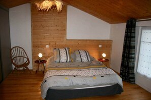 2 habitaciones, tabla de planchar con plancha y ropa de cama 