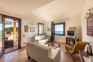 TV - Holiday Home "Il Pashà" near the Beach with Sea View & Garden (vilaputzu)