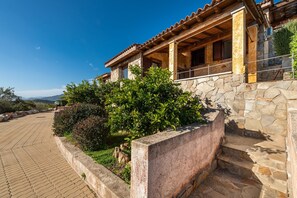 Property grounds - Holiday Home "Il Pashà" near the Beach with Sea View & Garden (vilaputzu)