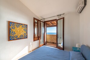 3 bedrooms, iron/ironing board, bed sheets - Holiday Home "Il Pashà" near the Beach with Sea View & Garden (vilaputzu)