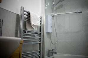 City Apartment, Private Bathroom, Harbor View | Bathroom