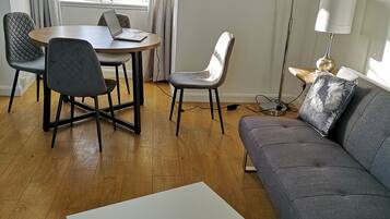 City Apartment, Private Bathroom, Harbour View | Lounge