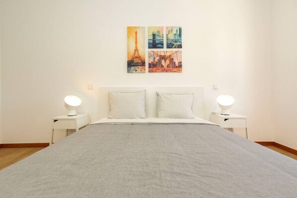 2 chambres, fer et planche à repasser, lit de bébé portatif, Wi-Fi