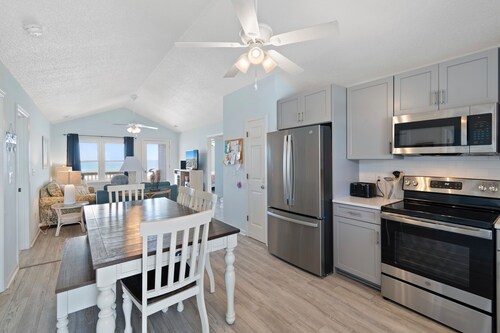 "Close Call" - Oceanfront Home, 4 Bedrooms / 3 Bathrooms