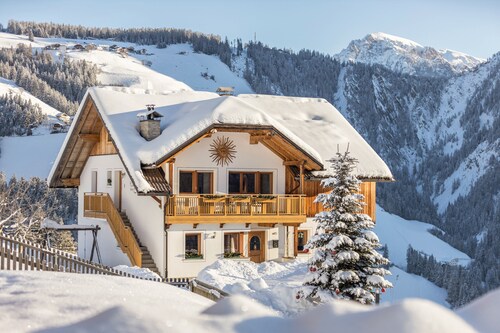 Ferienwohnung 'Ciasa Funtanies Sas Dla Crusc' mit Bergblick, Gemeinschaftsgarten und WLAN