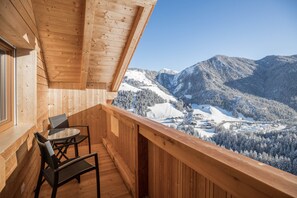 Property grounds - Apartment 'Ciasa Funtanies  Sas Dla Crusc' with Mountain View, Shared Garden and Wi-Fi (San Martino in Badia)