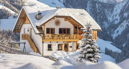 Holiday Home “Ciasa Funtanies Pütia” with Mountain View, Balconies & Wi-Fi