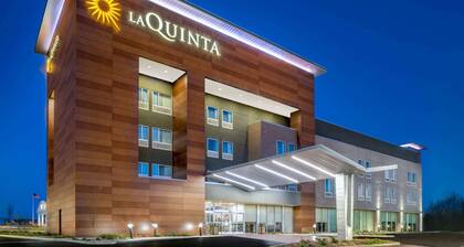La Quinta Inn & Suites by Wyndham Louisville NE/Old Henry Rd