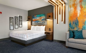 Studio, 1 King Bed, Non Smoking | Desk, laptop workspace, blackout drapes, iron/ironing board