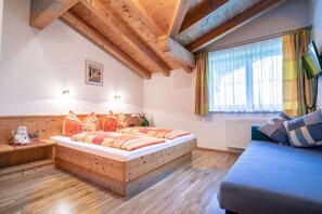 2 bedrooms, in-room safe, travel cot, free WiFi