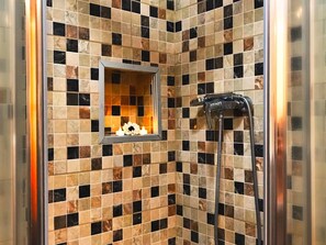 Shower, hair dryer, towels