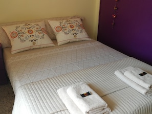 Iron/ironing board, Internet, bed sheets