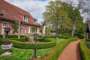 Outdoor dining - FeWo 1 in historic Spieker on cycling and hiking routes with golf course (Bad Bentheim)