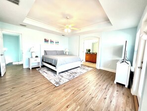 3 bedrooms, iron/ironing board, free WiFi, bed sheets - Beach getaway (Panama City Beach)