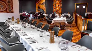Ze serveren er lunch en diner