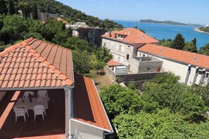 Apartment (Three-Bedroom Apartment with Terrace ) | Terrace/patio