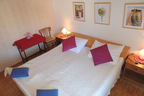 Appartement (Three-Bedroom Apartment with Terrace )