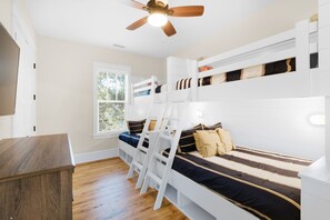 4 bedrooms, iron/ironing board, free WiFi, bed sheets