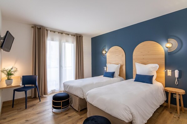 Comfort Twin kamer | Luxe beddengoed, een kluis op de kamer, een bureau