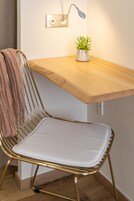 Chambre Double Standard - Rez de chaussée | Literie de qualité supérieure, coffres-forts dans les chambres, bureau