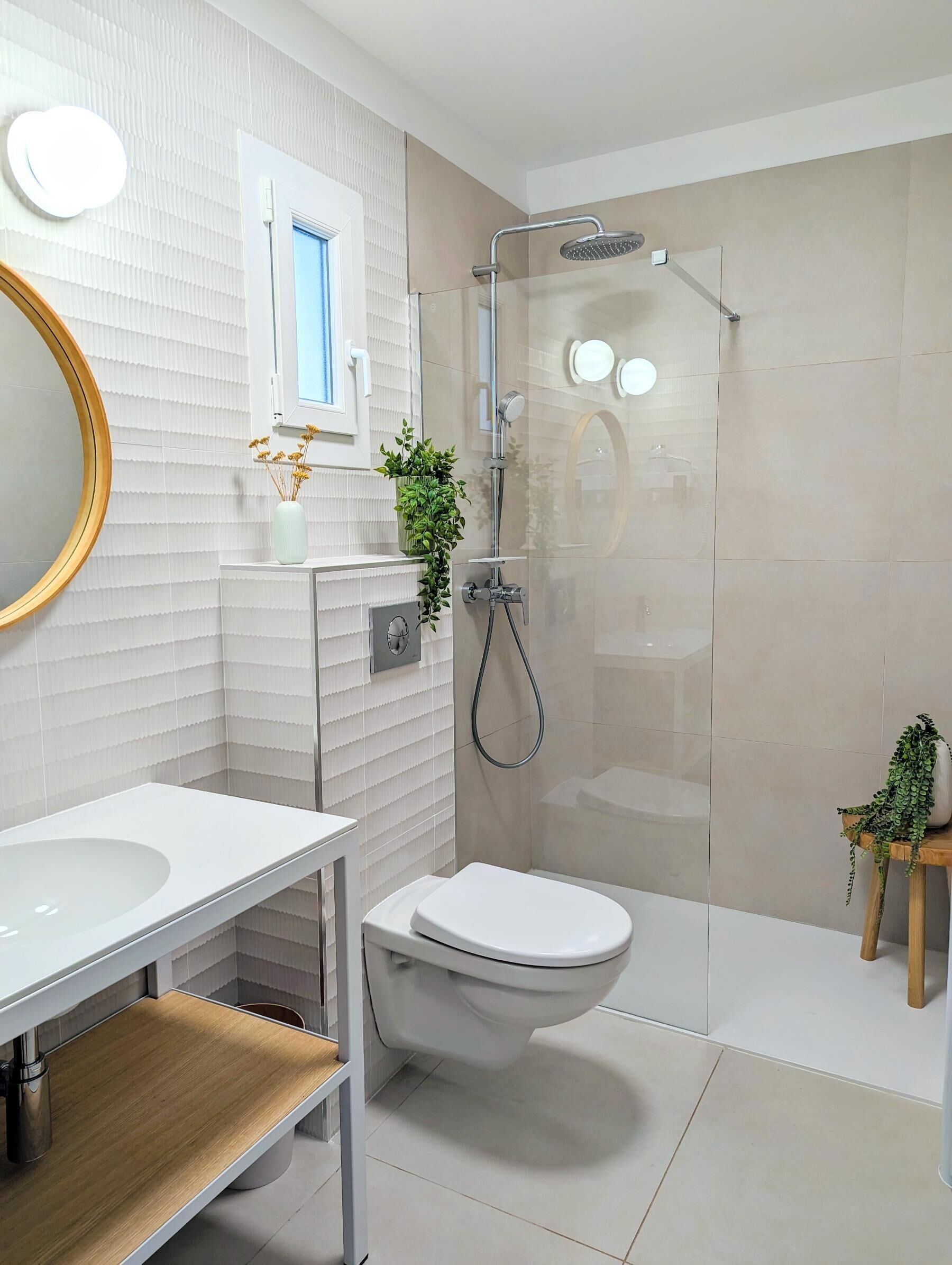 basic apartment | bathroom | free toiletries, hair dryer, towels