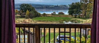Drumlanrig Lodge with hot tub and views of Loch Lomond
