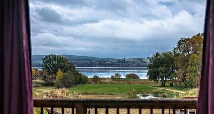 Drumlanrig Lodge with hot tub and views of Loch Lomond