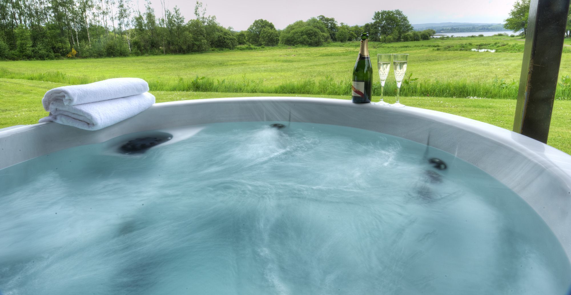 Bain à remous extérieur