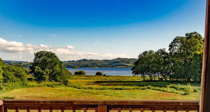 Culzean Diamond Lodge with hot tub and sauna