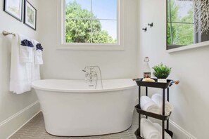 Unclassified image, 4 of 18, button