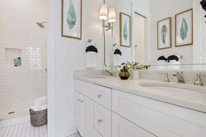 Unclassified image, 3 of 18, button