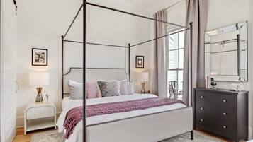 5 Schlafzimmer, Schreibtisch, Bügeleisen/Bügelbrett, Reisekinderbett