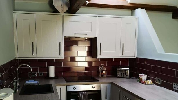Coffee/tea maker, fridge, microwave, oven - Studio 3A, The Carriage House. (York)
